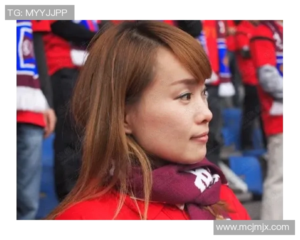 足球明星偶遇羞涩女孩展现温柔一面引发粉丝热议